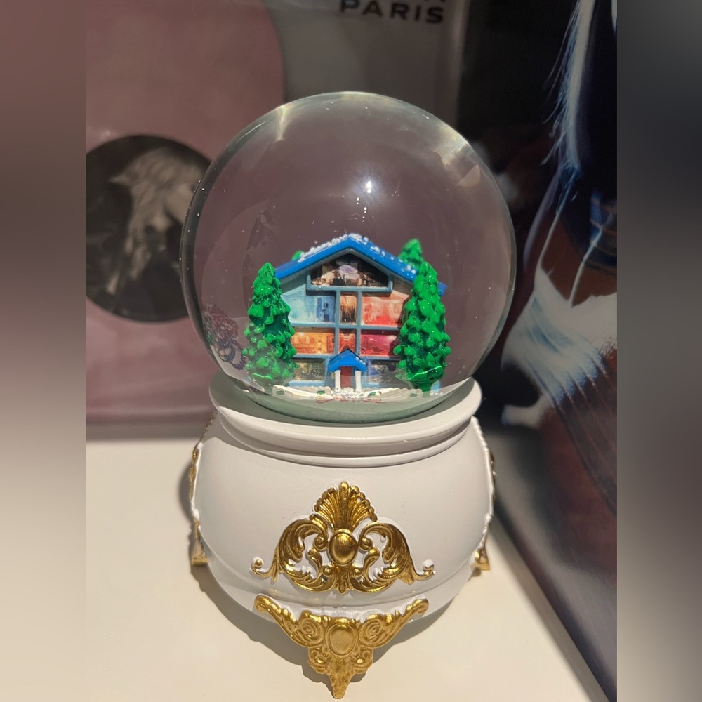 Taylor Swift Lover Snowglobe
